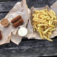 Goulash kroket + Bospaddenstoel kroketten, vegan mayo + vegan pindasaus + patat (totaal niet vet!)   at Toon's in Hengelo