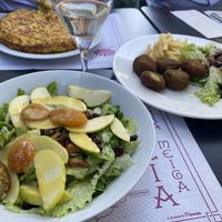 Salad and falafels   at A Travesía dos Soños in Sarria
