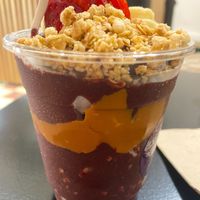 Smoothie bowl at Oakberry in Lisbon