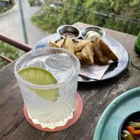 Margarita y patatas gajo at Taco Taco in Monteverde