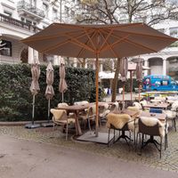 Outoor seating in the courtyard at Puro in Zurich