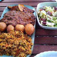 Mixed platter for two with additional side salad at Patacon-Obi - Falafel Café in Stuttgart