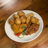 Probierteller (Puff-Pfuff, Jollof Rice, fried Plantain and Beans)  at Patacon-Obi - Falafel Café in Stuttgart