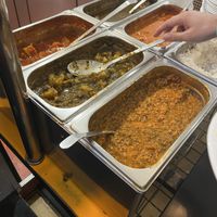 It says ‘all vegetarian dishes are also vegan’. These 3 are vegan  at Der Wiener Deewan in Vienna