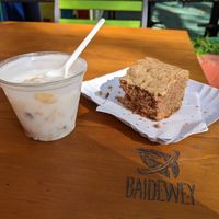 Coconut yogurt and carrot cake 🥕 at Baidewey in Montevideo