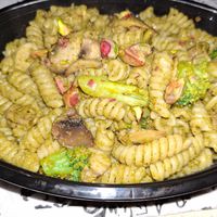 Vegan pesto pasta at Tis Mammis Sou in Rhodes