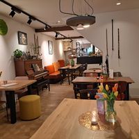 Interior, we sat at the back right around a corner, very intimate and lovely 😍 at Atelier Flori in Bruges