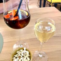 Picon vin blanc en een cremant at Atelier Flori in Bruges