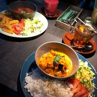 due fra le opzioni vegane di questo ristorante che sono la maggiorparte ( e spesso anche le poche non vegane si possono far comvertire a vegane). Entrambi i piatti molto buoni  at SOMA Cafe in Vilnius