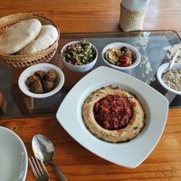 Si te gusta la comida mediterránea, TIENES que venir. Absolutamente todo está delicioso. Muy amables con la atención, el lugar está muy lindo y acogedor. Los son súper accesib at Falafel Shalom in Tepoztlan