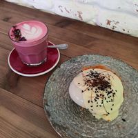 Red velvet latte / venedict eggs with brioche at Frutas Prohibidas in Madrid