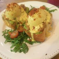 Eggs Benedict with pulled pork at Frutas Prohibidas in Madrid