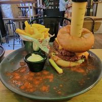 Doble vegan burger at Frutas Prohibidas in Madrid