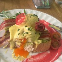 Genesis eggs Benedict cracked   at Frutas Prohibidas in Madrid