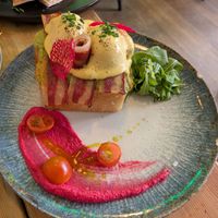 Eggs Benedict at Frutas Prohibidas in Madrid