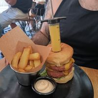Hambúrguer at Frutas Prohibidas in Madrid