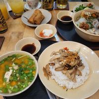 Rice-/ and noodleset, springrolls at Nâunâu in Ho Chi Minh City