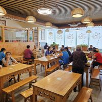 The inside of the restaurant at Pǐn Lián SùShí 品莲素食 in Sanya