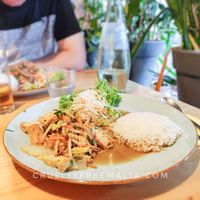 🌱 ĐẬU HỦ XÀO NGÒ
💭 It feels like a healthy dish.
🌱 VEGAN: YES
🌾 GLUTEN: NO
💰 €10.50 at Saigon in Bonn