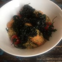 Linsen mit Wirsingpesto, frittierten Avocados und Grünkohlchips at Fabrik Café in Potsdam