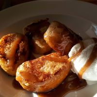 "Pain perdu" with ice cream coco vanilla at Holiday Vegan Diner in Paris