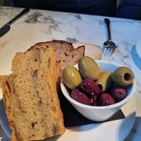 Bread and olives at Fellinis in Ambleside