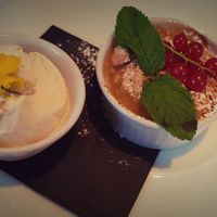 Vegan crumble & ice-cream at Fellinis in Ambleside