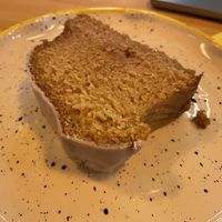 Bizcocho de flor de violeta  at Mia in Malaga