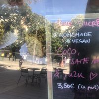 Sugar cake at Curieux Coffeeshop in Nantes