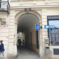 walk in here at Pepper & Ginny - Vegane Veinkost in Vienna