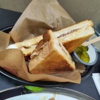 Triple cheese with added prosciutto at Pepper & Ginny - Vegane Veinkost in Vienna