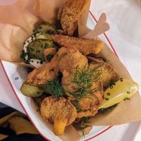 Seasonal snack: fried oyster mushrooms with a delicious sauce and pickles at Pepper & Ginny - Vegane Veinkost in Vienna