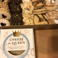 Cheese and cookies at Pepper & Ginny - Vegane Veinkost in Vienna