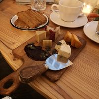 Vegan cheese with chutney at Pepper & Ginny - Vegane Veinkost in Vienna