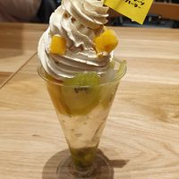 Kiwi and mango at Futaba Fruits Parlor in Nagoya
