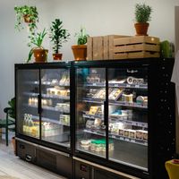 Des faux-mages ! Entre autres at Cabane du 12 in Nice