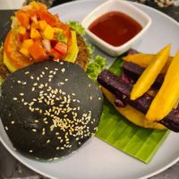 Charcoal broccoli burger at Broccoli Revolution - Charoenkrung in Bangkok