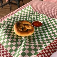 Pretzel de cortesía. Caliente y recién hecho.   at Euro Pizza in San Luis Potosi