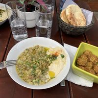 Sababa Ganush mit Falafeln und köstlichem Brot  at Falafel Sababa in Berlin