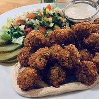 Hummus und Tahinlover 😍 at Falafel Sababa in Berlin