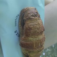 Croissant relleno de crema de cacao y dátiles (4€) at Wild Souls in Athens