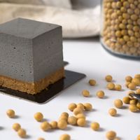 Black sesame cheesecake at Soi & Co in Berlin