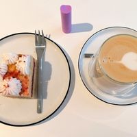 Cake & latte at Soi & Co in Berlin