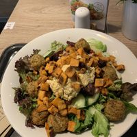 Falafel Tahini Salat  at Dean & David - Westenhellweg in Dortmund