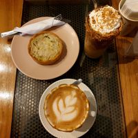 Quiche de alho poro, junina gelado e capuccino de doce de leite at Mona Café in Belo Horizonte