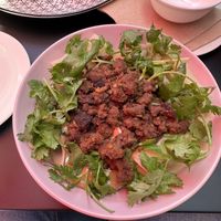 La mejor salsa de maní que he probado con esta “carne” de soya y fideos #Veganuary at Mama Chau's in Santiago