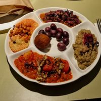 Mezze-Teller at Magdas Lokal in Klagenfurt