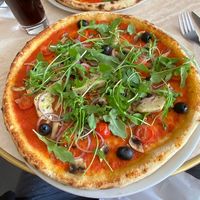 Scrumptious pizza   at Canaletto Caffè in Paris