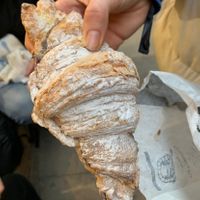 Cruasán relleno de nutella vegana #Veganuary at The Vegan Corner in Barcelona