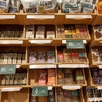 Ze hebben vegan chocolade en snoep at Holland & Barrett in Lelystad